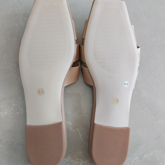 Elegant Tan Women's Slide Sandals - Picture 4 of 5